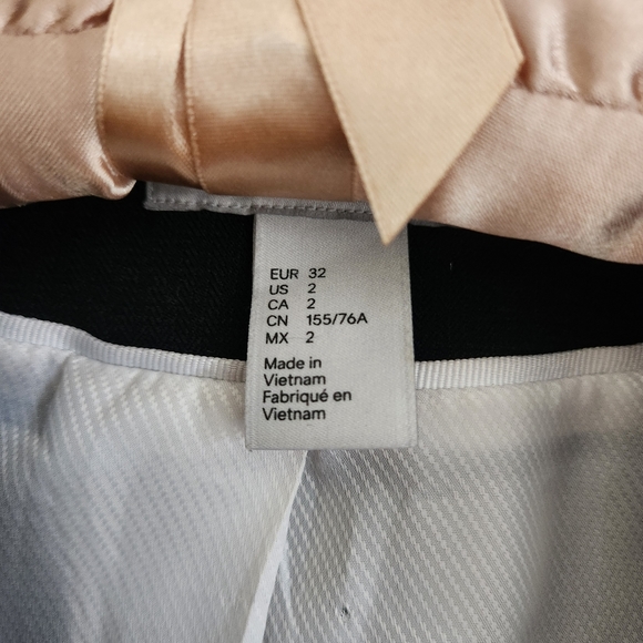 H&M black blazer - Picture 3 of 9